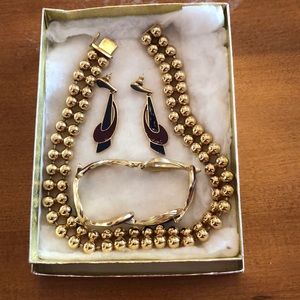 Necklace, earrings and bracelet.